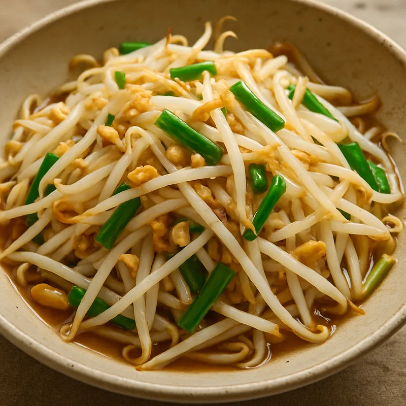 Pad Tua Ngok (Gebratene Sojasprossen)